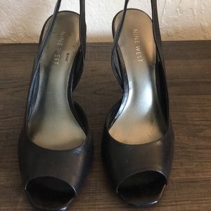 Peep toe sling back pumps